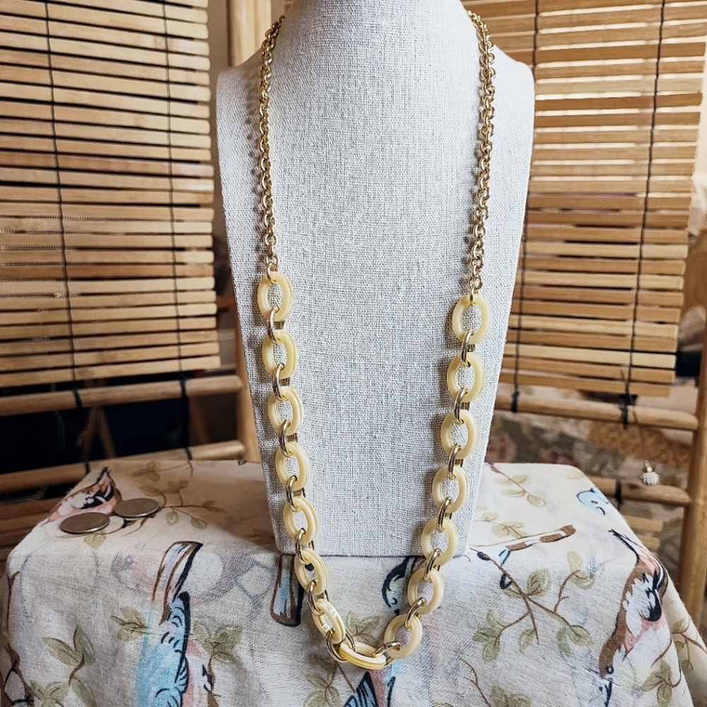 Talbot's Talbots Long Oval Yellowish Swirl Cream Lucite Gold Tone Link Necklace